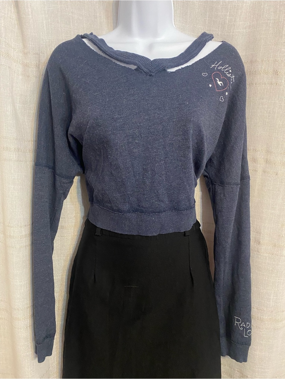 Hollister Embroidered Sweatshirt S Blue Cropped Distressed Radiate Love V